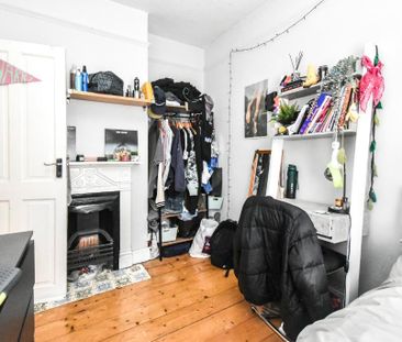 4 bedroom end of terrace house to rent - Photo 2