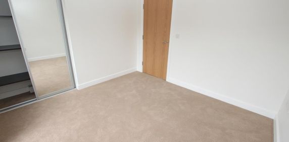 Chertsey Road, Woking - 1 bedroomProperty for lettings - Seymours - Photo 2