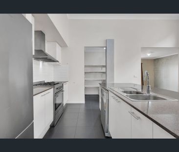 Beautiful Family Home in Mickleham - Photo 2