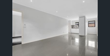 Spacious and light filled living - Photo 3