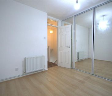 2 bedroom end of terrace house to rent - Photo 4