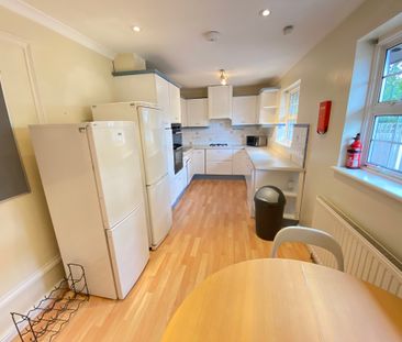 6 Bed Student Accommodation - Photo 5