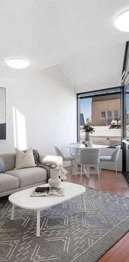 Top floor New York style loft retreat in village heart - Photo 1