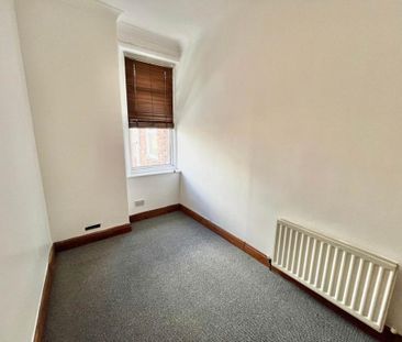 3 bedroom flat to rent - Photo 5