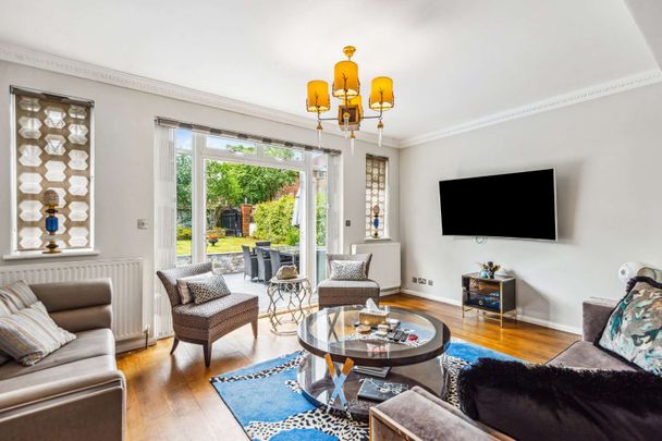 Lovely four bedroom family home with south-west facing garden and separate garage in Ham - Photo 1