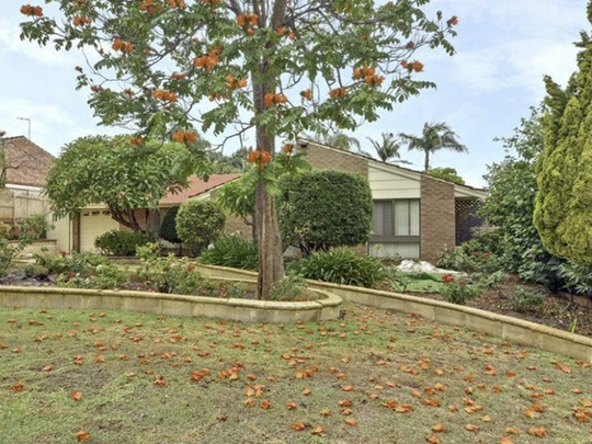 4 Grenfell Way, Leeming, WA - Photo 1