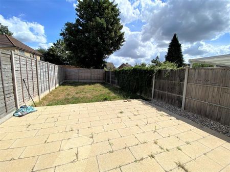 5 bedroom semi-detached house to rent - Photo 2