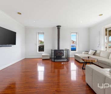 WARM & WELCOMING FAMILY HOME IN A QUIET CAROLINE SPRINGS COURT - Photo 4