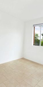 Modern & Convenient Living in the Heart of Kingsgrove - Photo 4