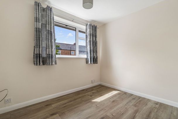 Evesham Close, Warrington - Photo 1