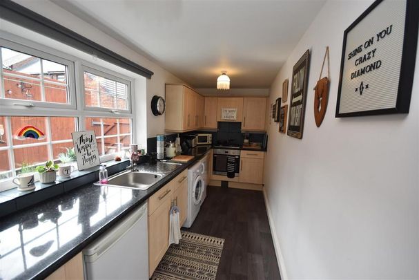 3 bedroom terraced house to rent - Photo 1