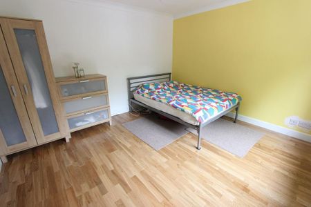 1 bedroom in a house share to rent - Photo 2