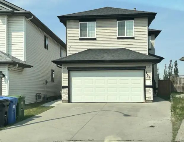 Beautiful 3 Bed House in Coventry Hills - Main and Upper Floor | Calgary - Photo 1