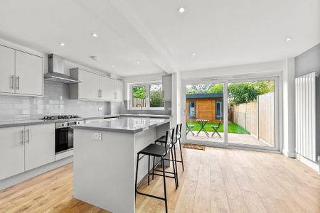 5 bedroom terraced house to rent - Photo 4