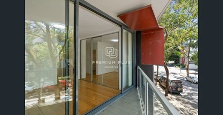 FANTASTIC OVERSIZED 2 BED (SPLIT LEVEL) - Photo 5