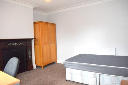 6 bedroom semi-detached house to rent - Photo 2