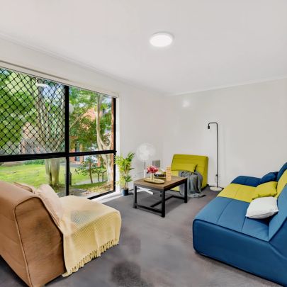 5 Bedrooms Apartment West - Photo 1