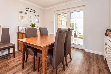 4 bedroom semi-detached house to rent - Photo 3