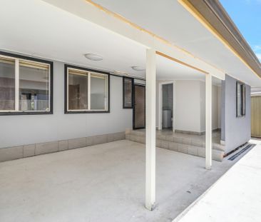 WELL MAINTAINED IN FANTASTIC LOCATION. - Photo 6