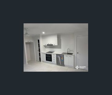 Two bedroom home in handy location! - Photo 3