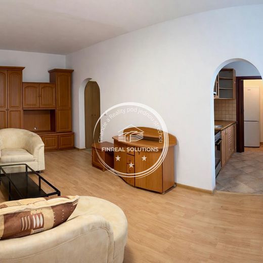 Nájom-FinReal Solutions ponúka slnečný a útulný 1-izbový byt na vyhľadávanej lokalite Sihoť IV – bývajte v kľude a so všetkým v cene! - Photo 1