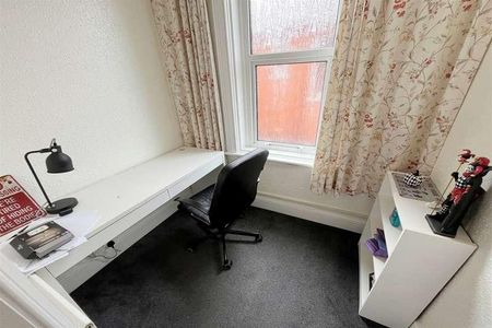 Bournemouth, BH3 - Photo 3