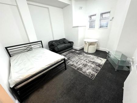 Studio to rent - Photo 2