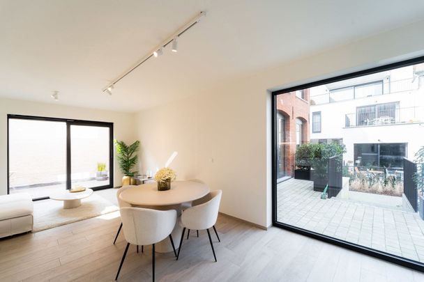 Duplex met terras in totaal renovatieproject te Zurenborg - Photo 1