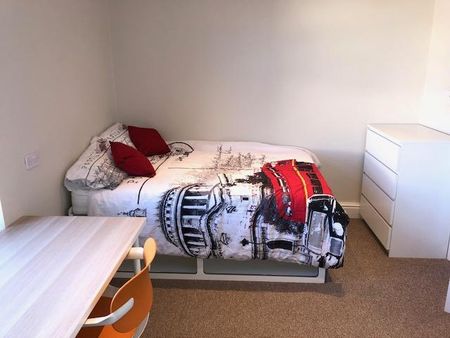 5 bedroom private hall to rent - Photo 4