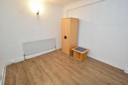 5 bedroom end of terrace house to rent - Photo 5