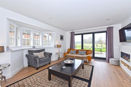 4 bedroom detached house to rent - Photo 2