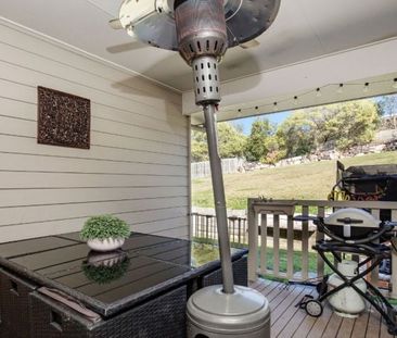 Stunning 4-Bedroom Home with Huge Backyard & Outdoor Entertaining - Photo 3