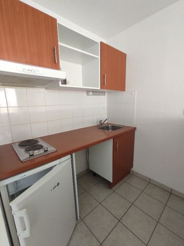 T2 DE 36 m² PROCHE PLACE DES CARMES - Photo 4