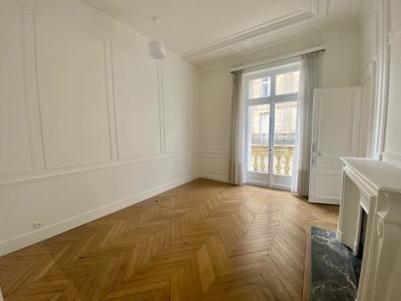 Appartement 76.09 m² - 3 Pièces - Paris (75008) - Photo 4