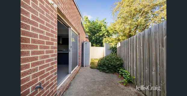 Modern Townhouse in Lake Wendouree - Photo 1