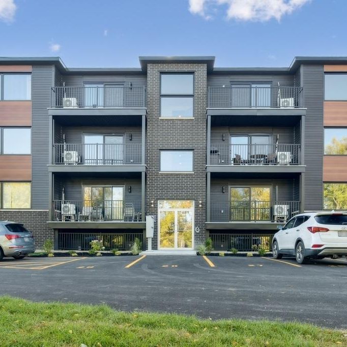 PROMO 1 mois gratuit! Beau 5 1/2 neuf ! Dispo maintenant; Huntingdon - Photo 1