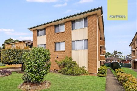 Stylish 2-Bedroom Apartment with Lock-Up Garage in Prime Parramatta Location - Photo 3