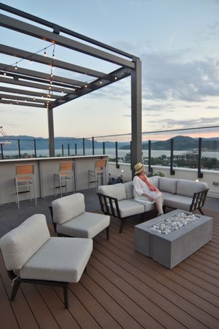 8th Floor @ Brooklyn – Utilities Included! - Photo 3