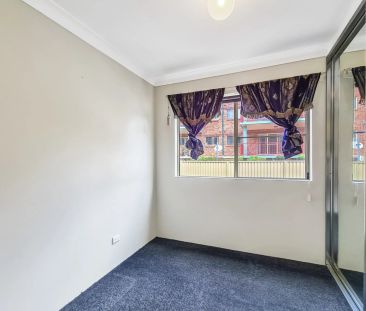 SPACIOUS 3-BEDROOM IN PARKSIDE LOCALE! - Photo 2