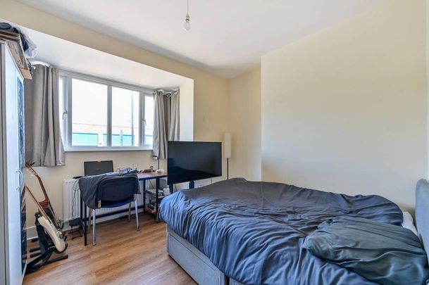 4 bedroom semi-detached house to rent - Photo 1