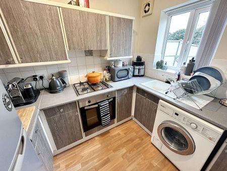 3 bedroom semi-detached house to rent - Photo 2