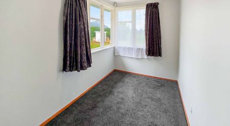 Charming 2-Bedroom Home in Papakura! - Photo 4