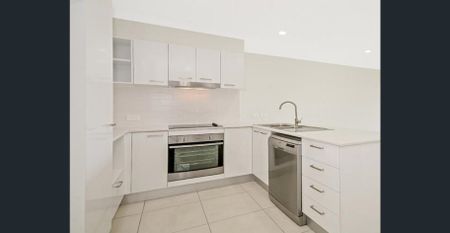 Walk to the Beach – Easy-Care Living - Photo 3