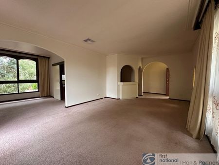 42 William Perry Close, Endeavour Hills - Photo 4