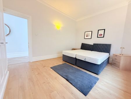 3 Bed Flat, Pond Street, NW3 - Photo 5