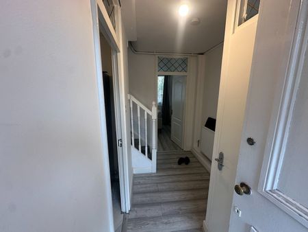 3 Bed Maisonette, Hammersley House, SE14 - Photo 2