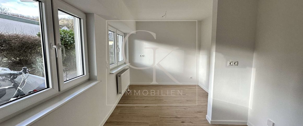 Erstbezug nach Modernisierung von geräumiger Souterrain-Wohnung (2 ZKDB) mit Terrasse und Stellplatz - Photo 1