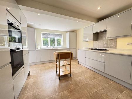 3 bedroom detached bungalow to rent - Photo 3