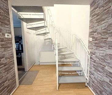 Drake Hall, Westhoughton BL5 - Photo 5