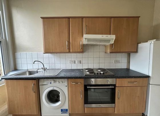 3 bedroom flat to rent - Photo 1